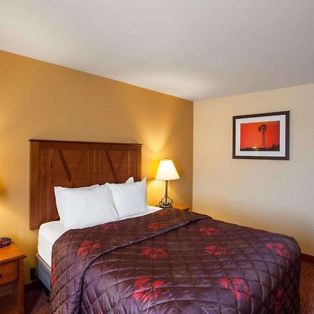 Rodeway Inn & Suites Phillipsburg Экстерьер фото