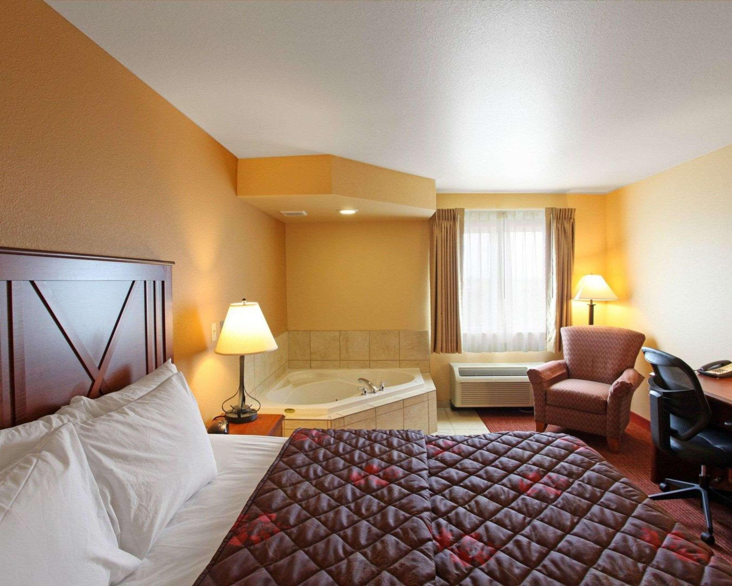 Rodeway Inn & Suites Phillipsburg Экстерьер фото