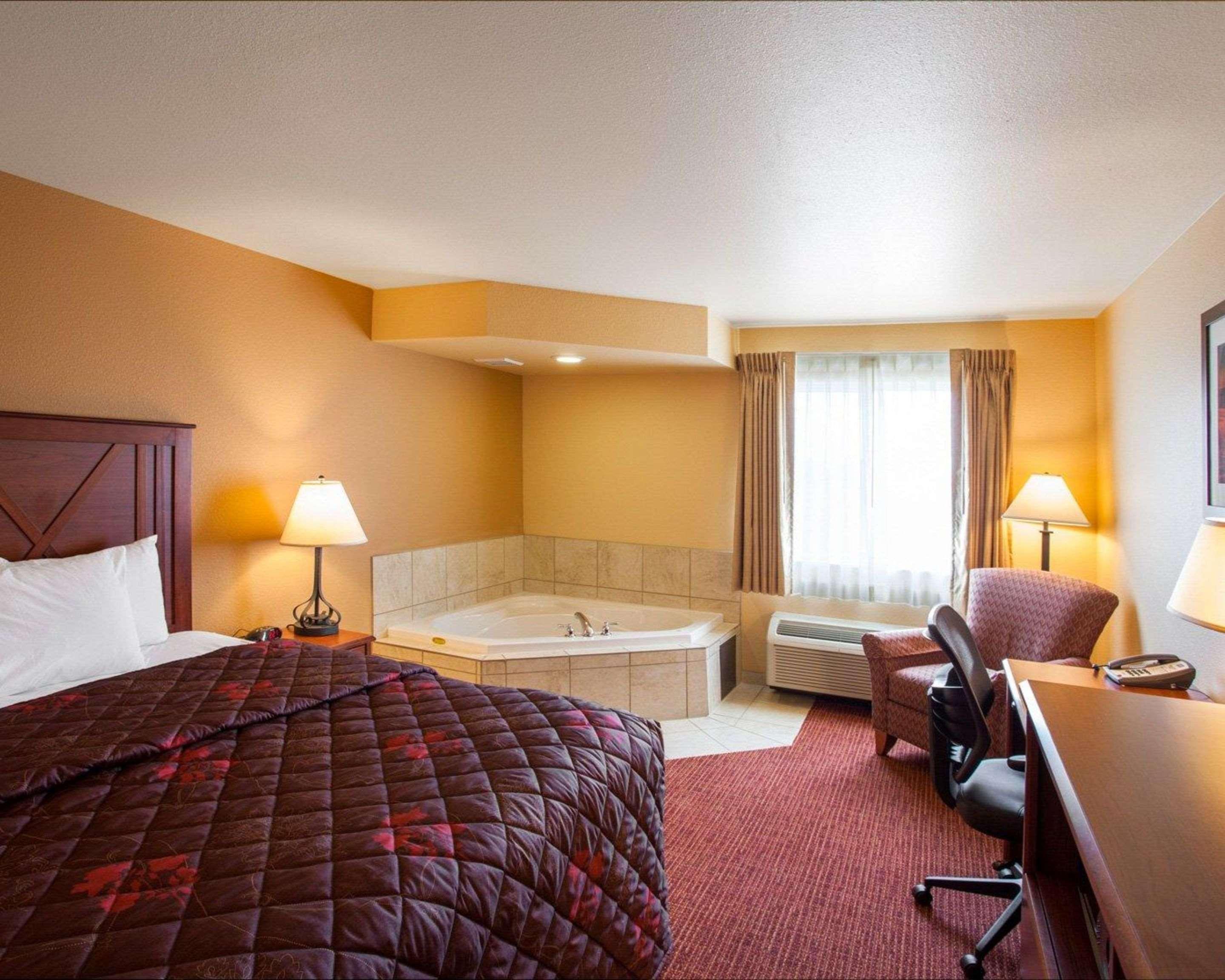Rodeway Inn & Suites Phillipsburg Экстерьер фото