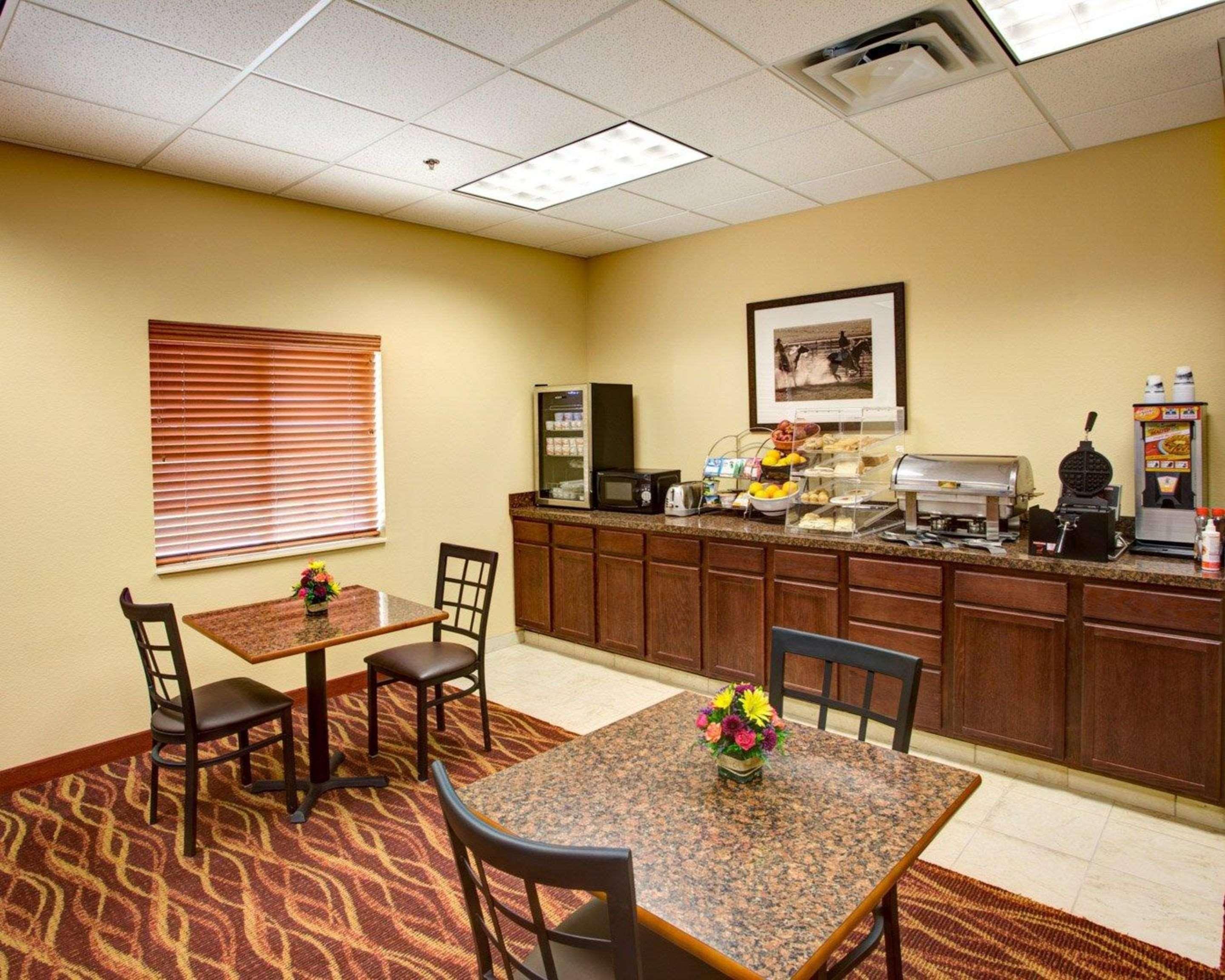 Rodeway Inn & Suites Phillipsburg Экстерьер фото