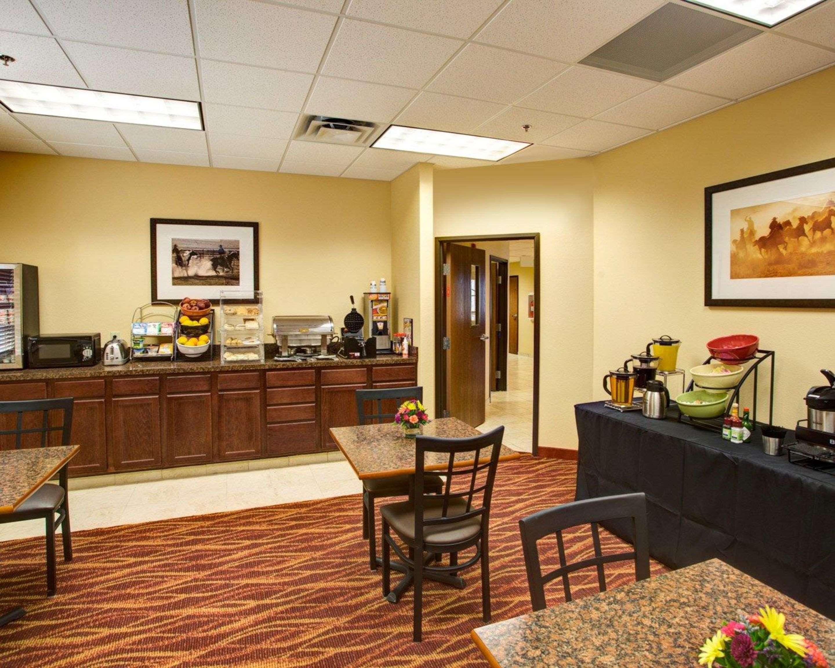Rodeway Inn & Suites Phillipsburg Экстерьер фото