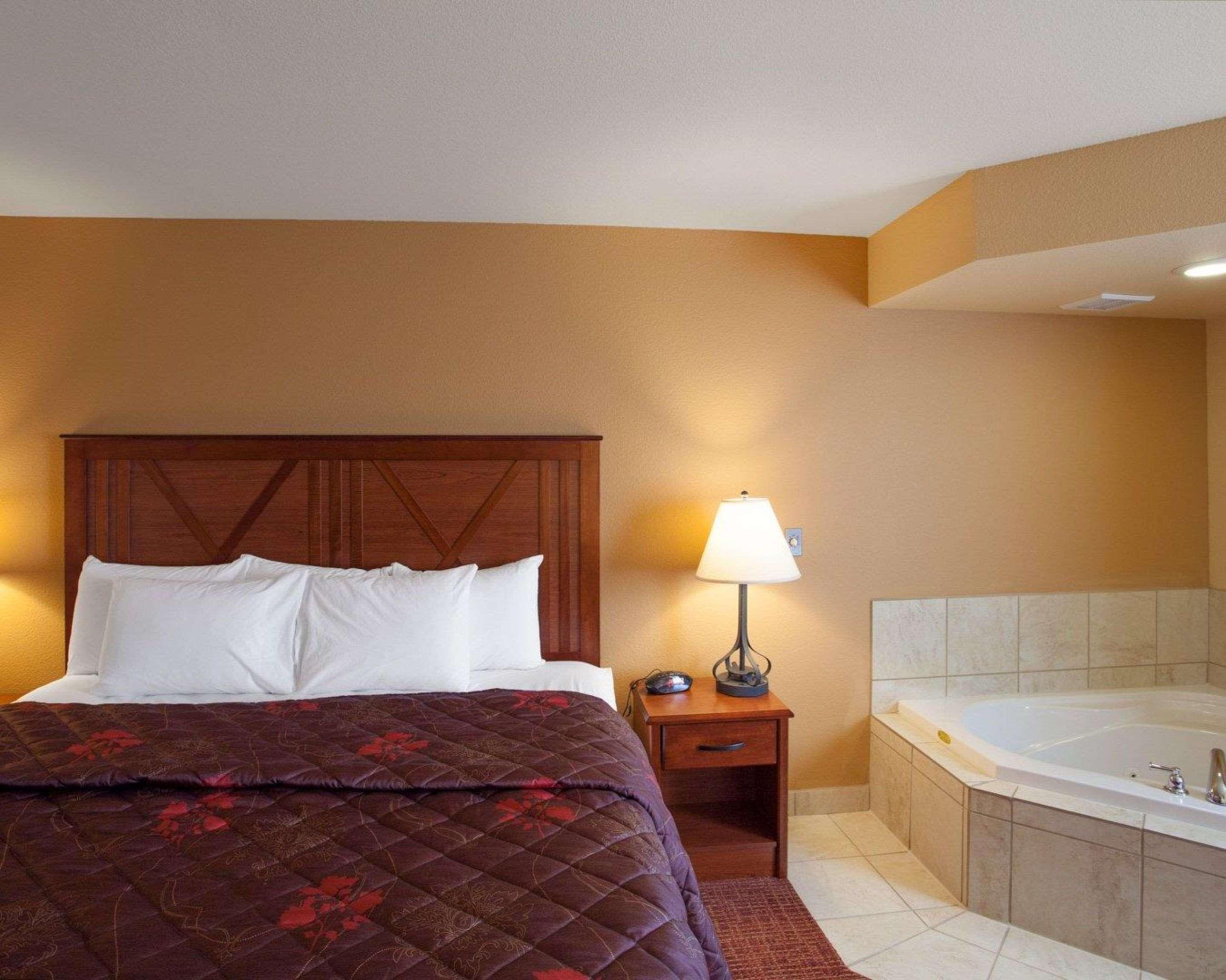 Rodeway Inn & Suites Phillipsburg Экстерьер фото